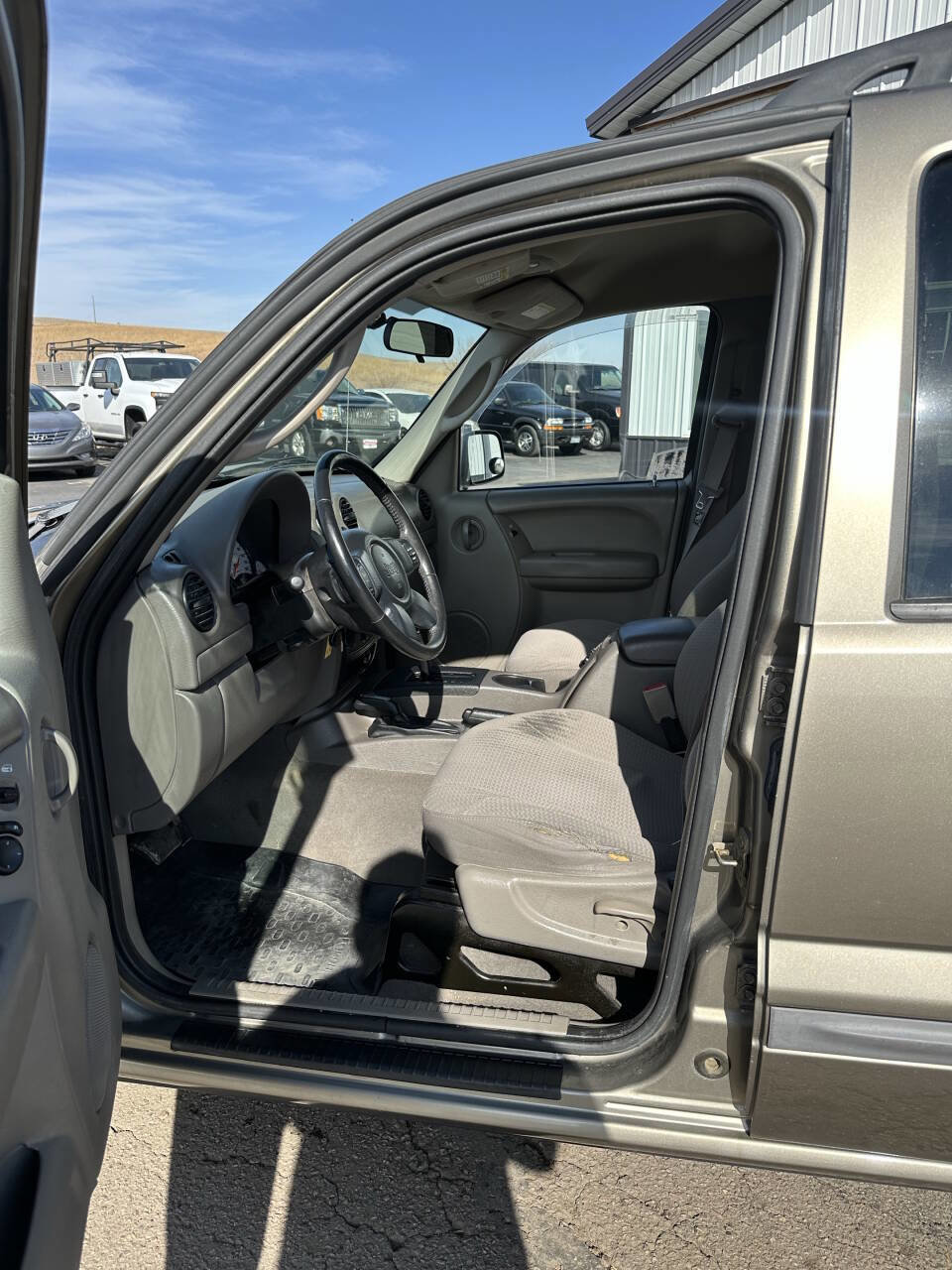 Used 2003 Jeep Liberty Sport AWD/4WD image 12