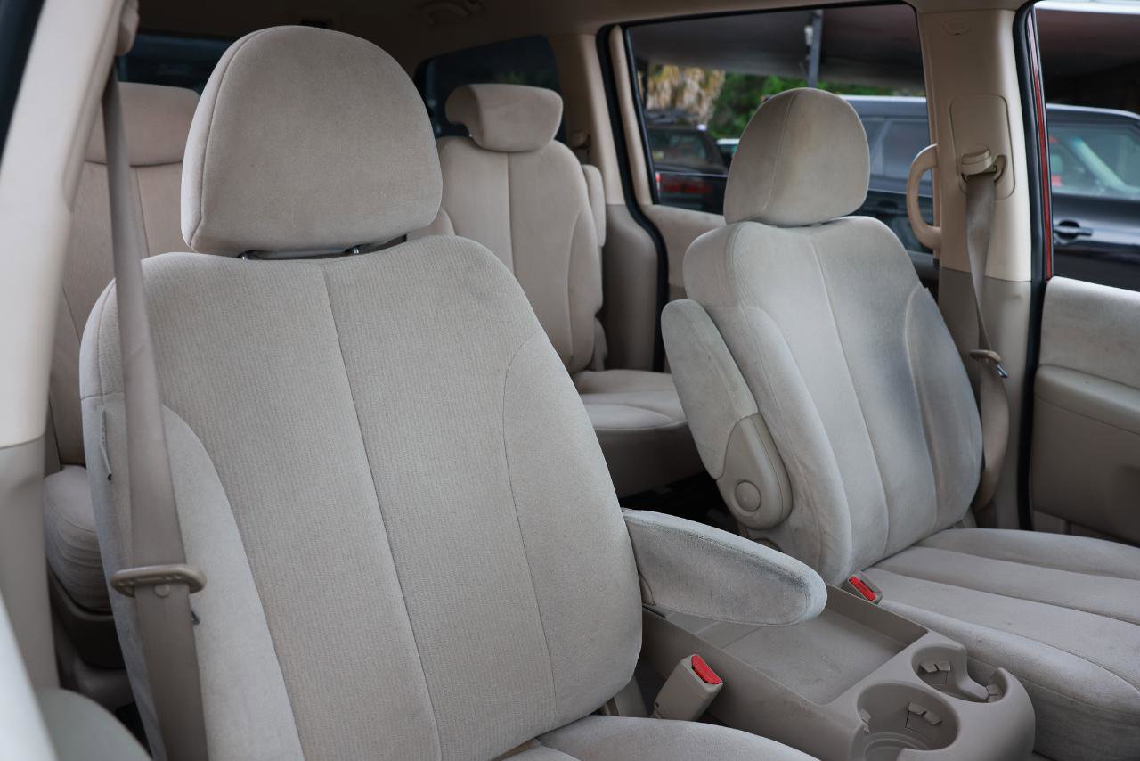 Used 2008 Kia Sedona LX image 16