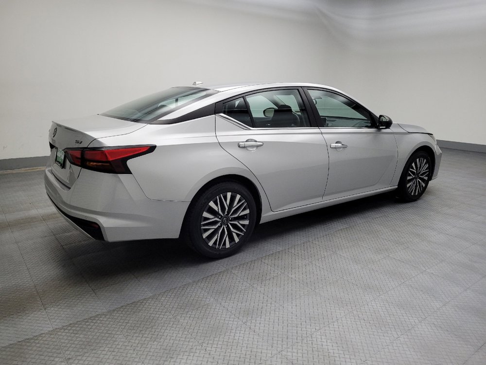 Used 2024 Nissan Altima 2.5 SV image 10