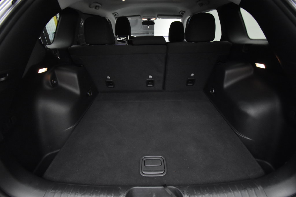 Used 2020 Jeep Cherokee Latitude FWD image 23