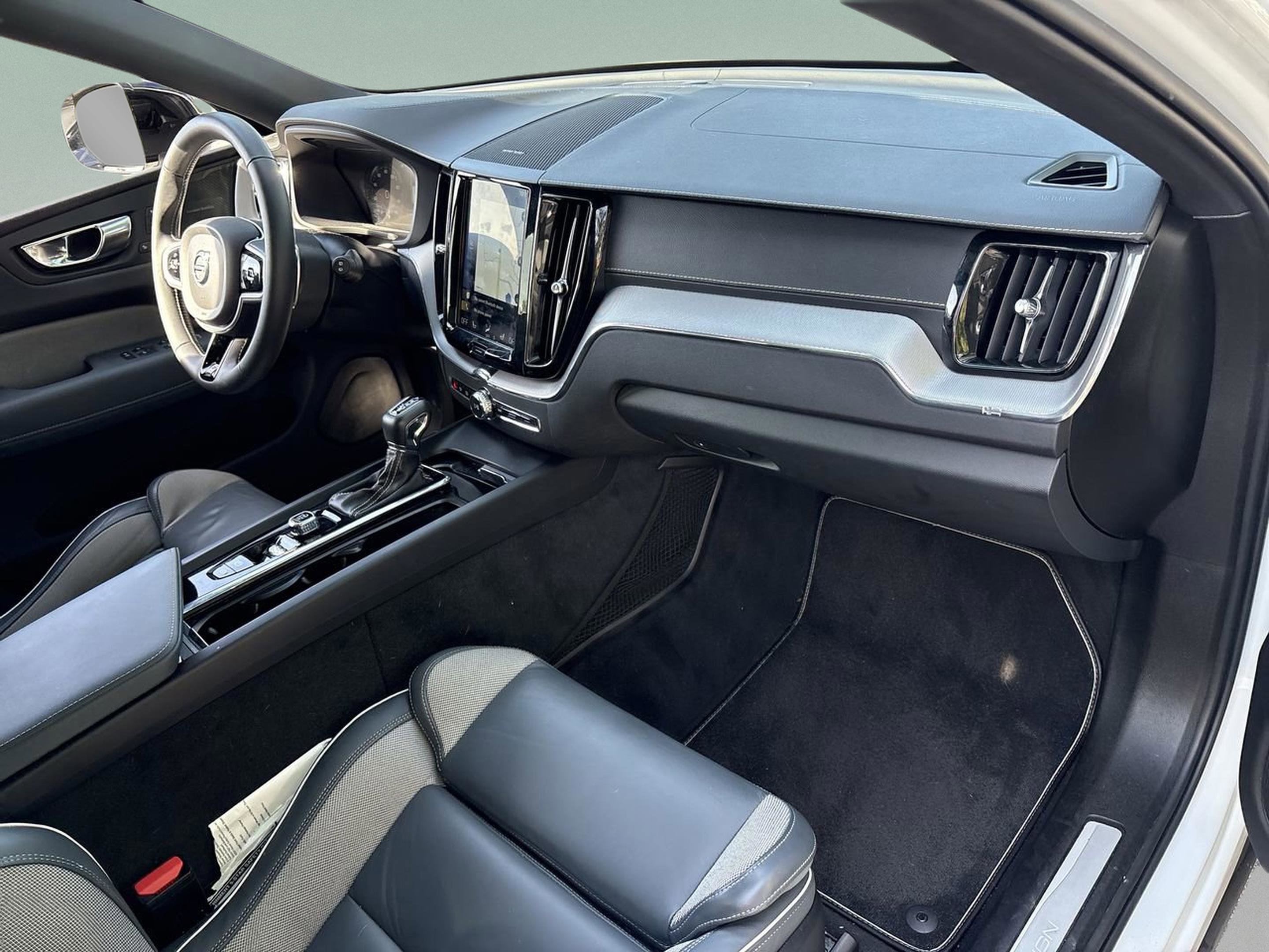 Used 2020 Volvo XC60 T5 R-Design w/ Protection Package Premier image 19