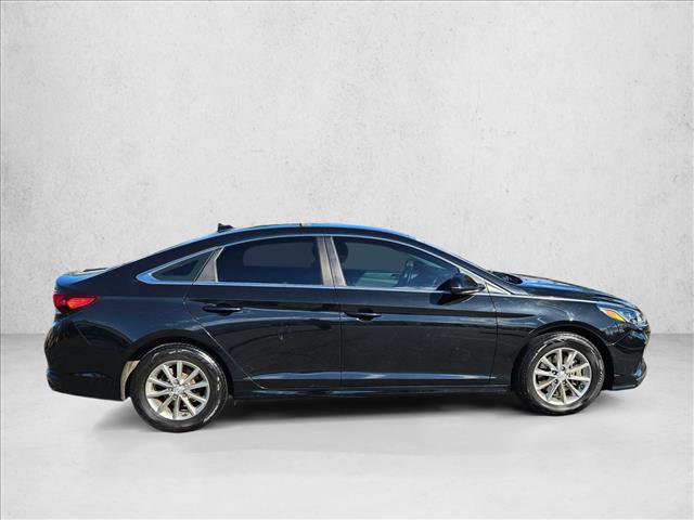 Used 2019 Hyundai Sonata SE w/ Cargo Package FWD image 4