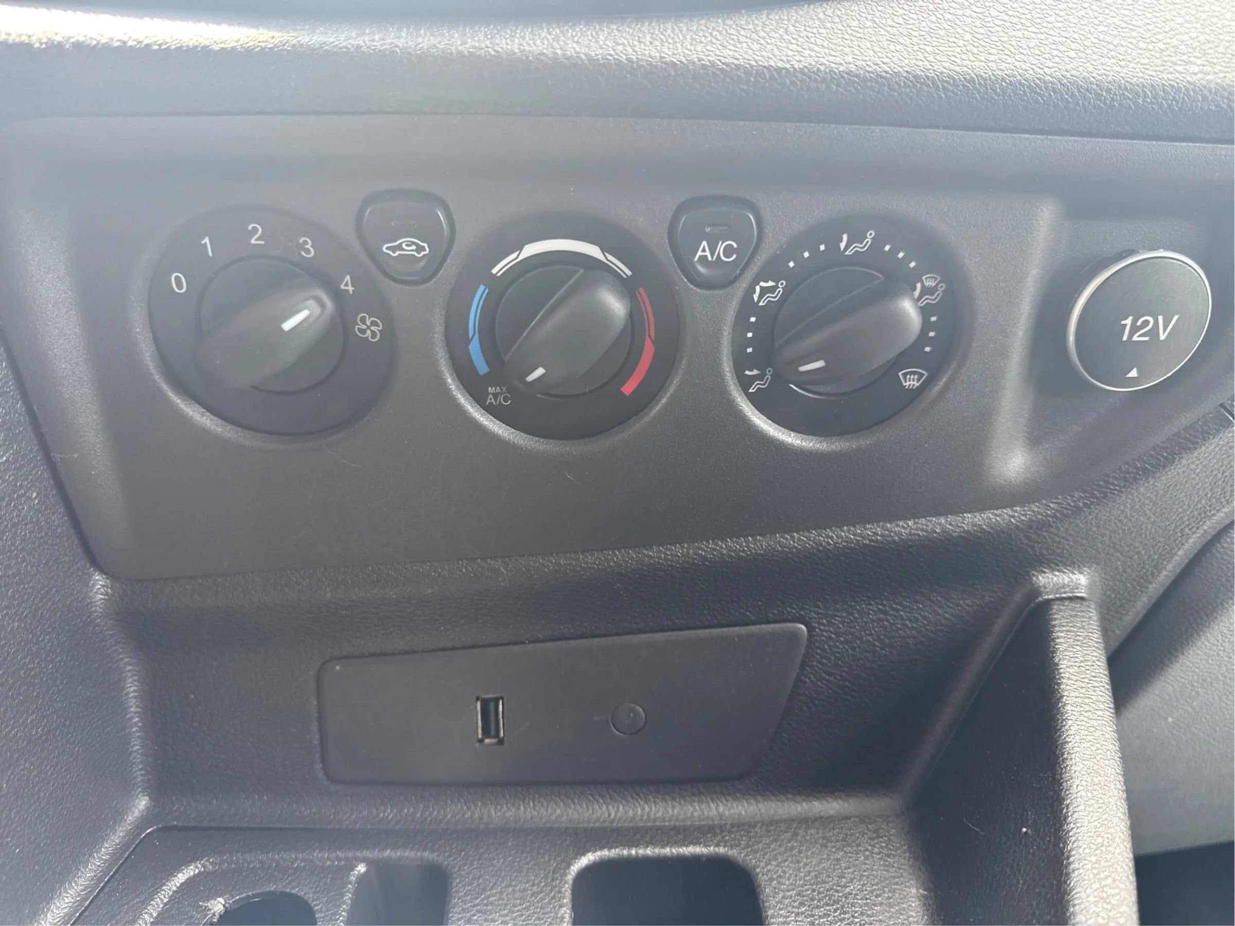 Used 2017 Ford Transit 250 130 Low Roof RWD image 24