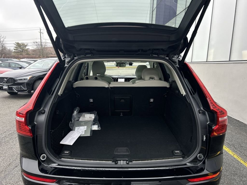 New 2025 Volvo XC60 T8 Plus w/ Climate Package image 17