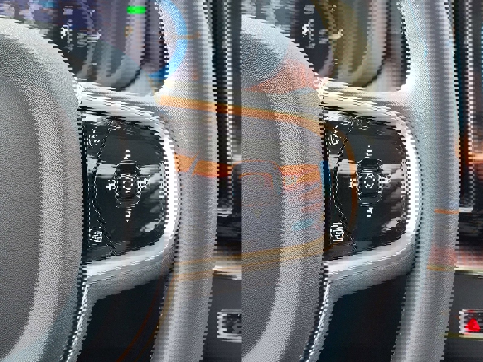 Certified 2024 Volvo XC60 T8 Ultimate w/ Protection Package Premier image 20