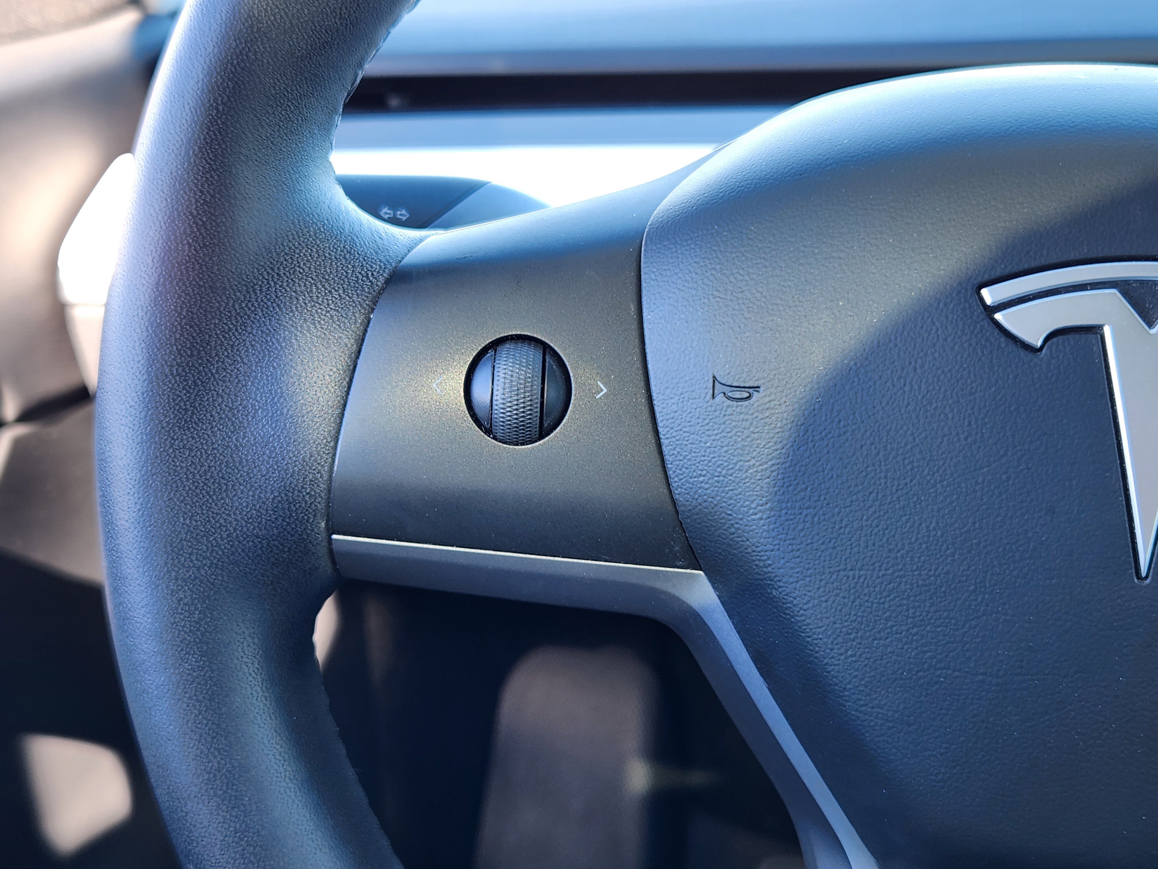 Used 2020 Tesla Model Y Long Range image 23