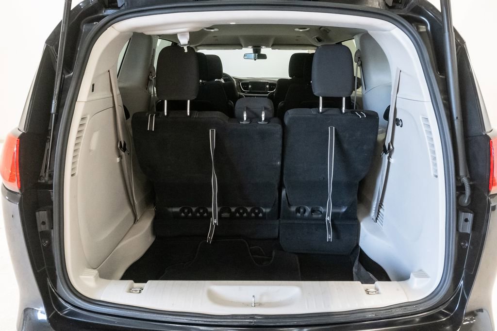 Used 2022 Chrysler Voyager LX FWD image 28