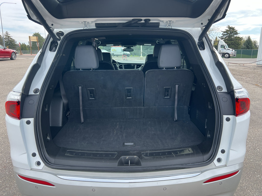 Used 2024 Buick Enclave Essence AWD/4WD image 23