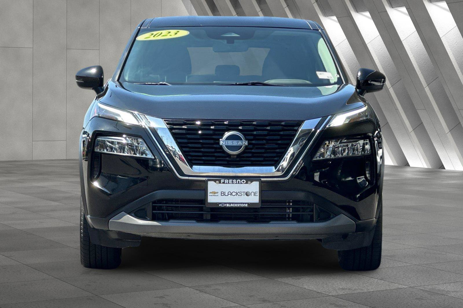 Used 2023 Nissan Rogue SV image 9