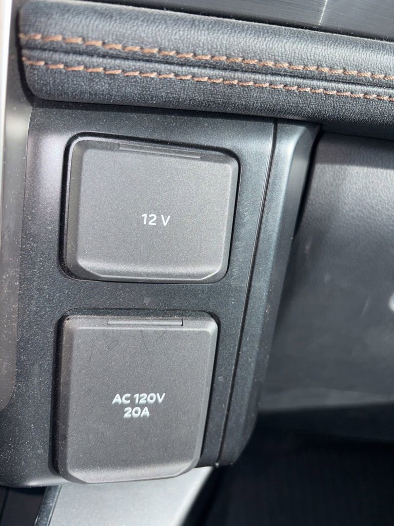 Used 2023 Ford F150 Lightning Lariat image 27