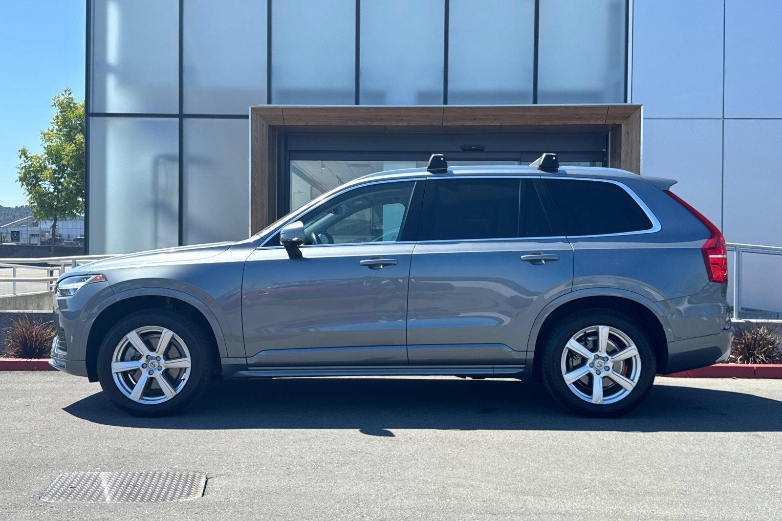 Used 2020 Volvo XC90 T6 Momentum AWD/4WD image 5