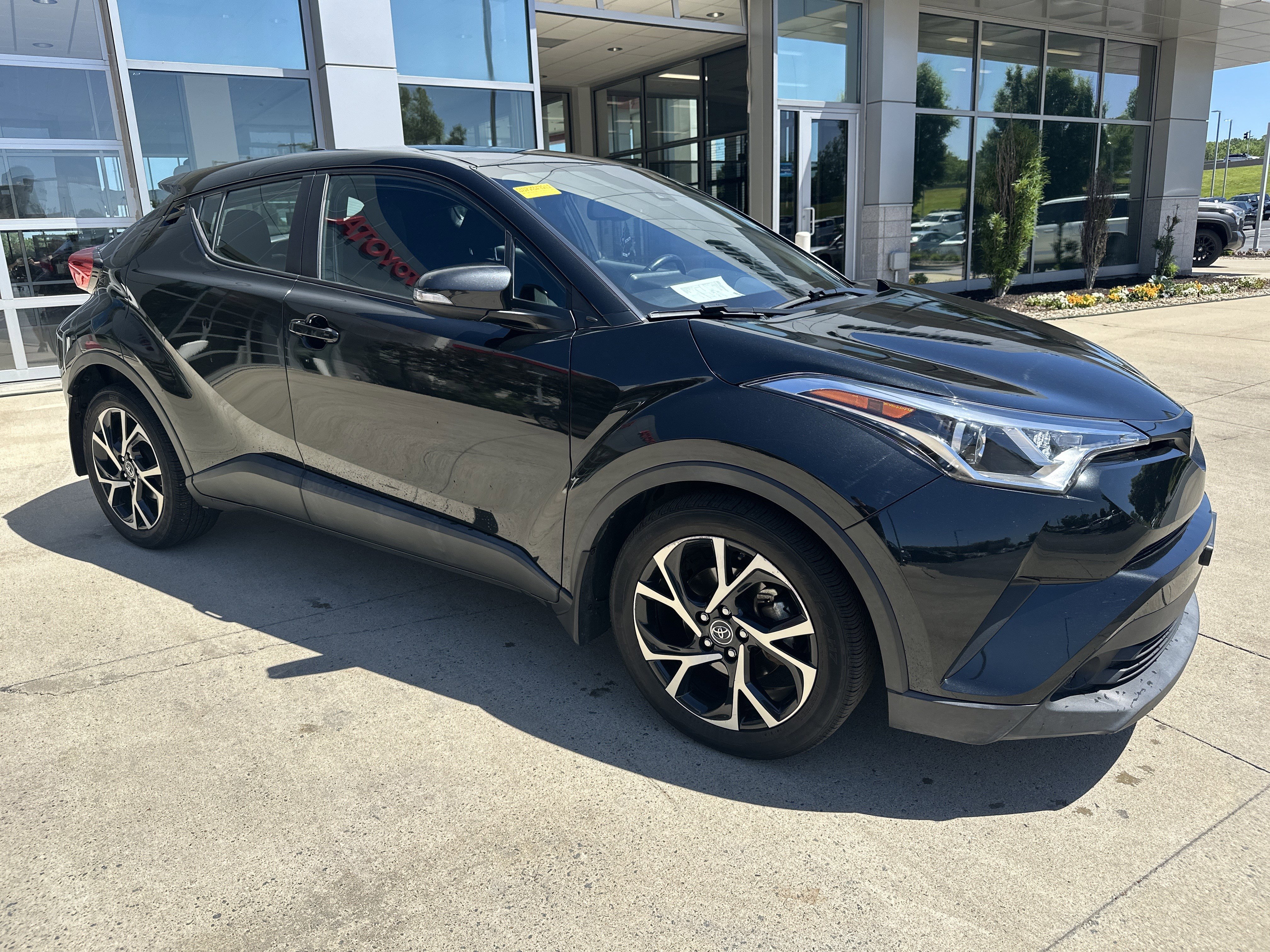 Used 2018 Toyota C-HR XLE FWD video 2