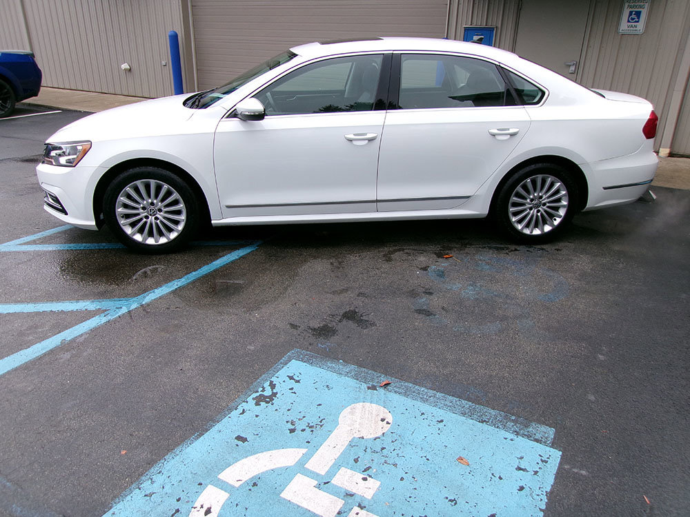 Used 2016 Volkswagen Passat 1.8T SE FWD image 2