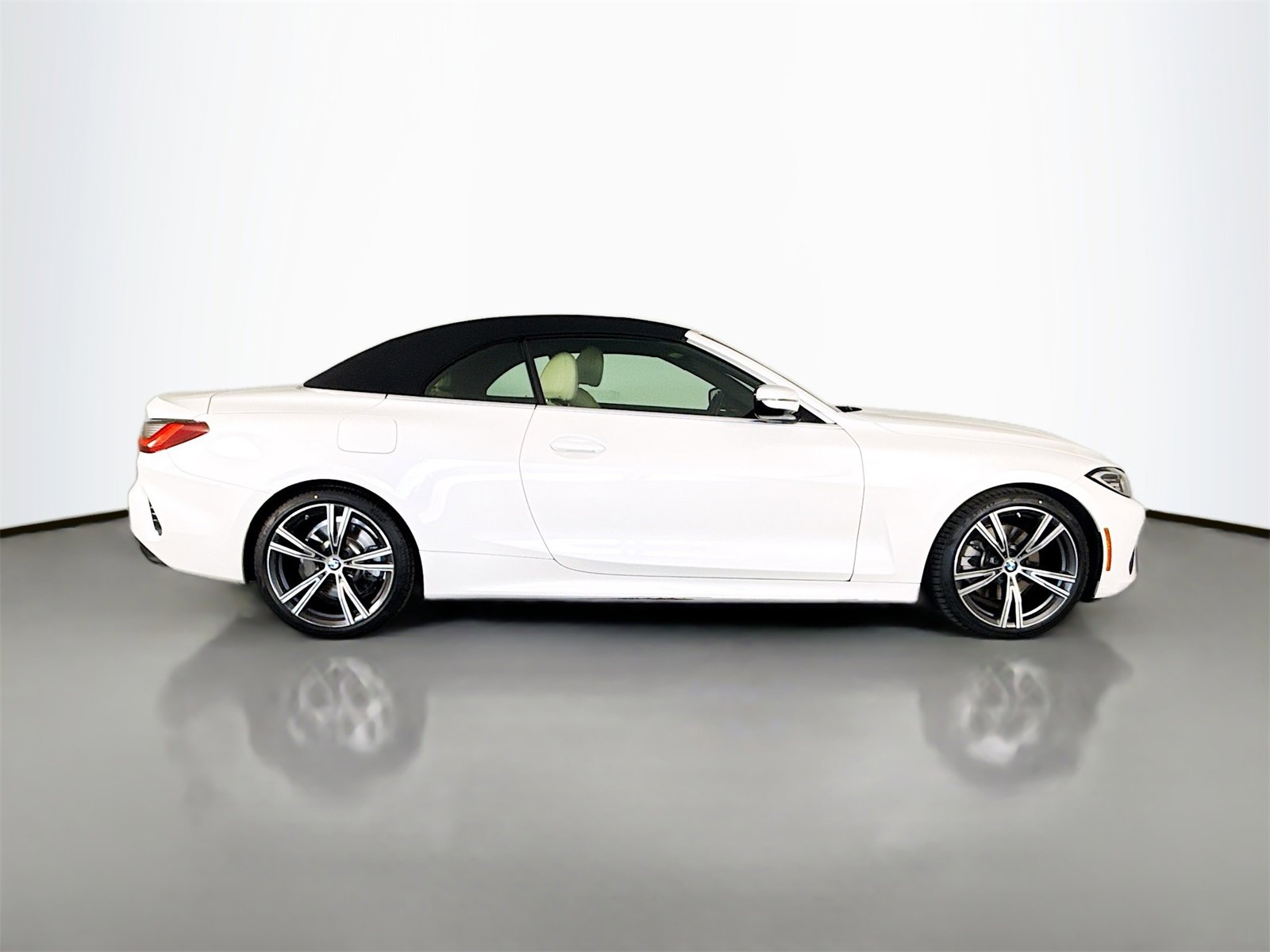 Certified 2023 BMW 430i Convertible w/ Premium Package image 8