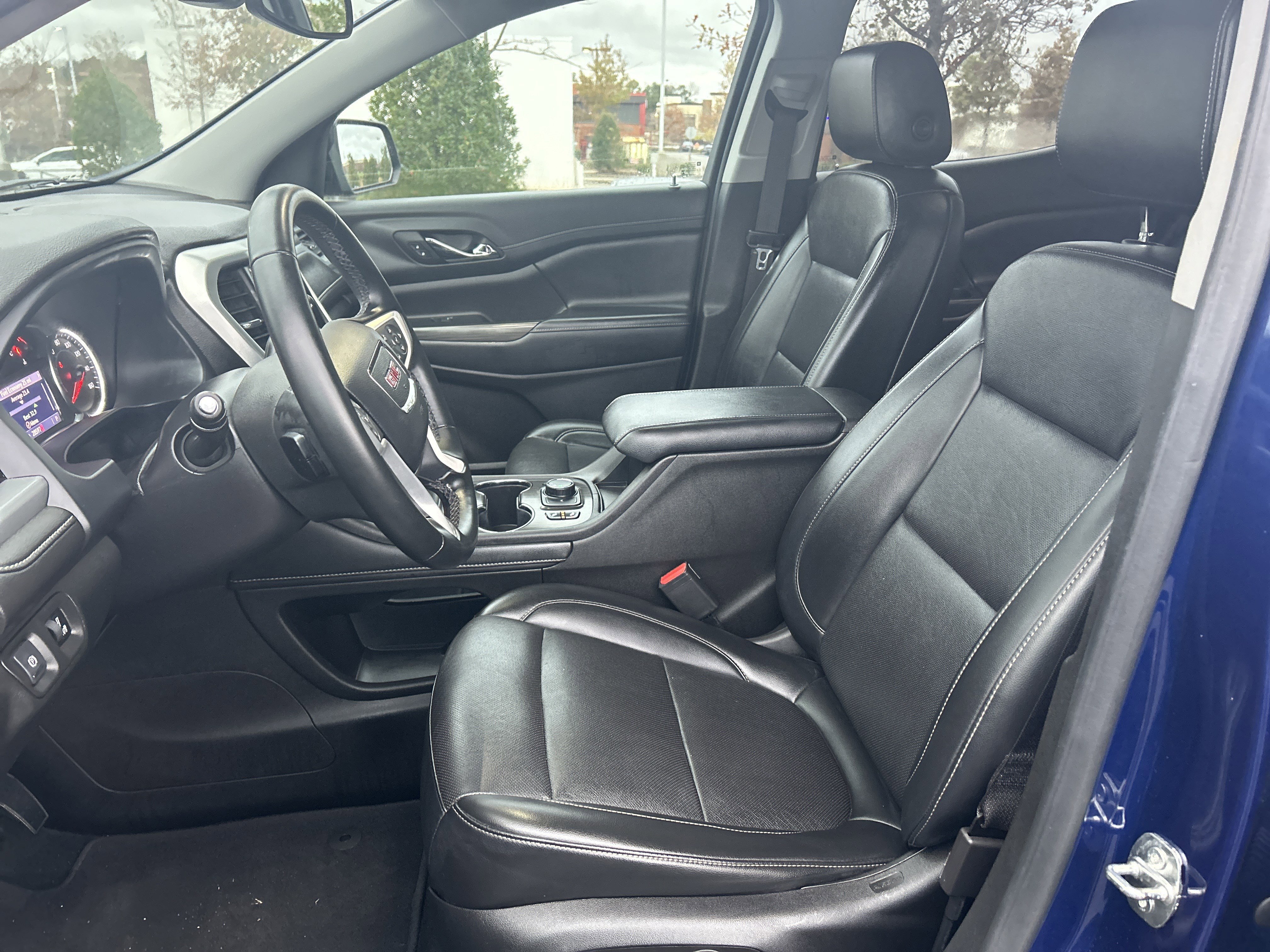 Used 2023 GMC Acadia SLT w/ Elevation Edition image 20