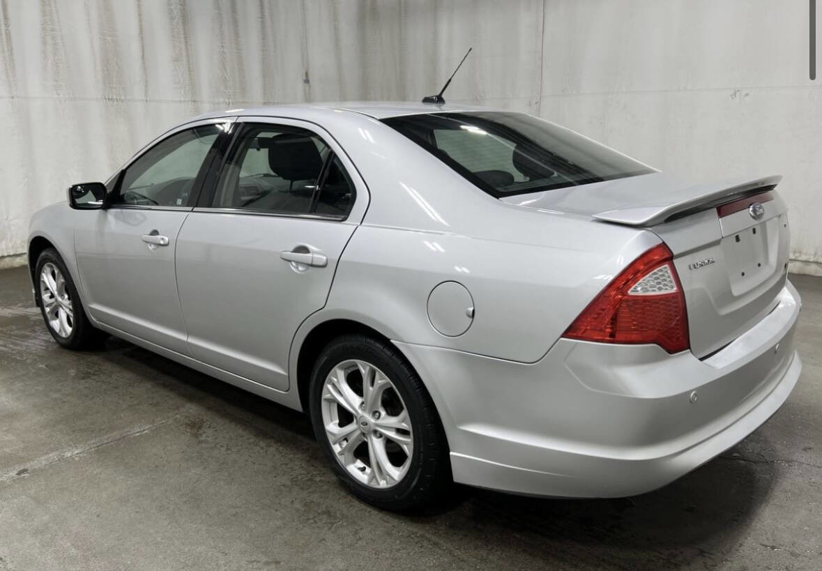 Used 2012 Ford Fusion SE image 2