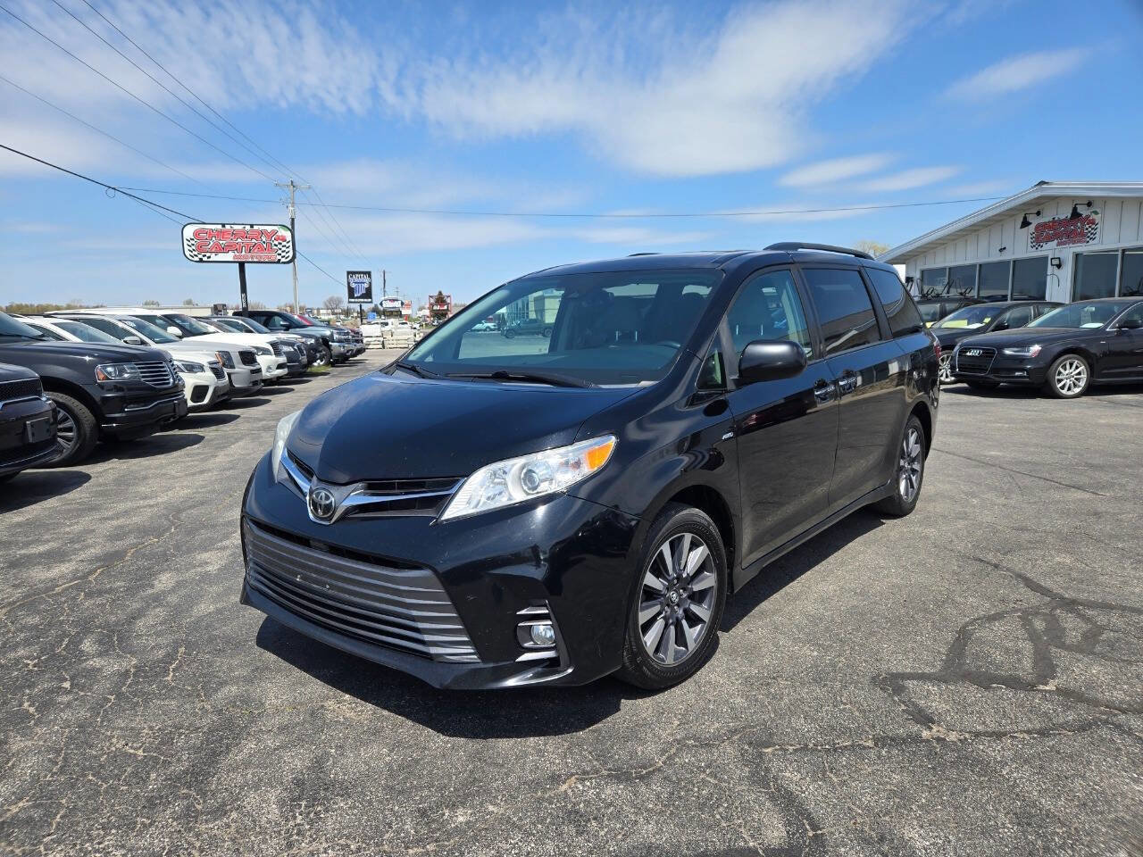Used 2019 Toyota Sienna XLE AWD/4WD image 2