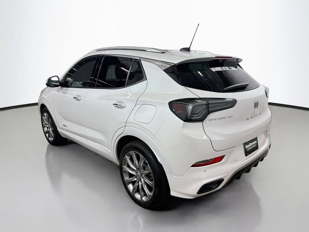 Used 2025 Buick Encore GX Avenir w/ Avenir Technology Package FWD image 7