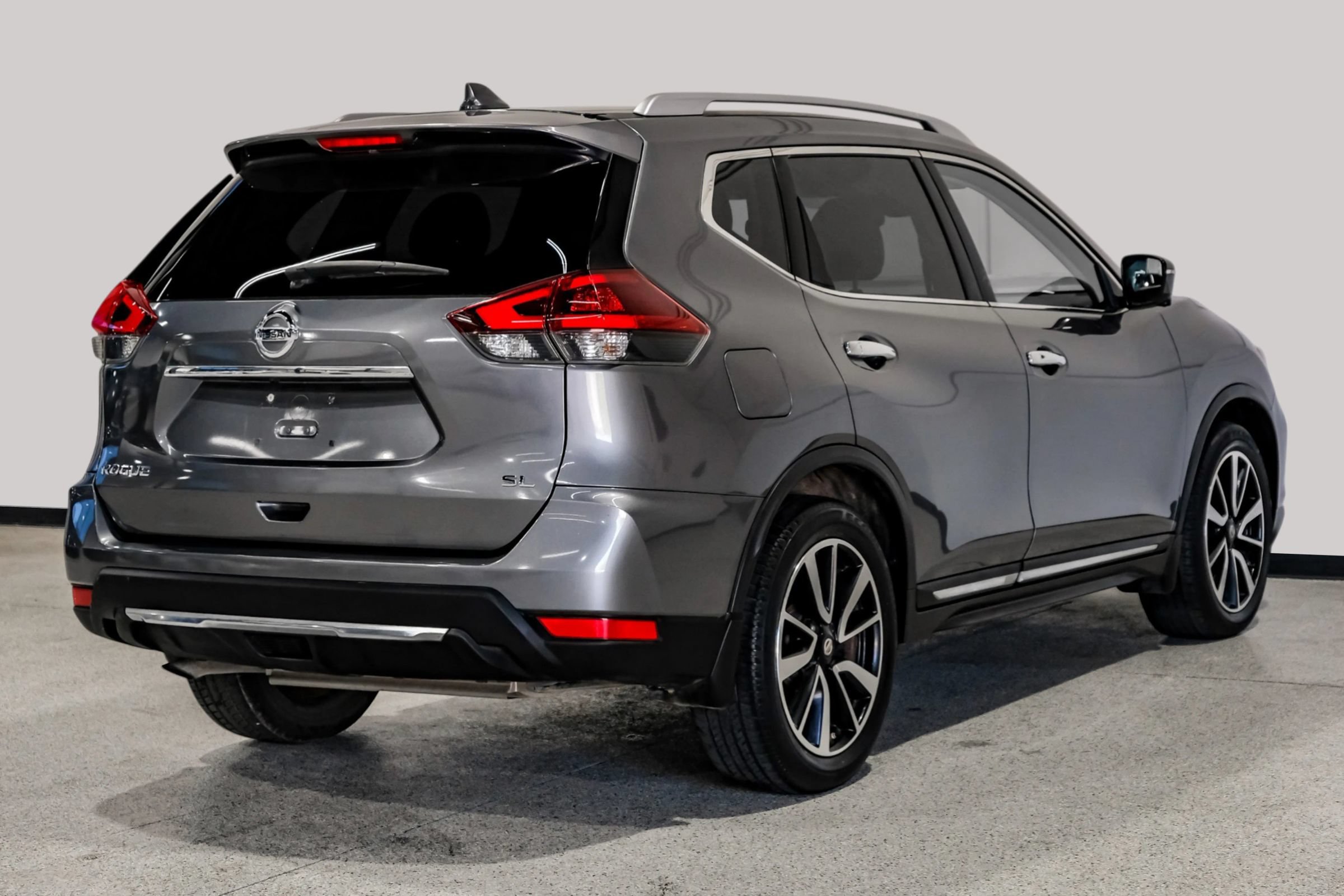 Used 2018 Nissan Rogue SL w/ Premium Package FWD image 6