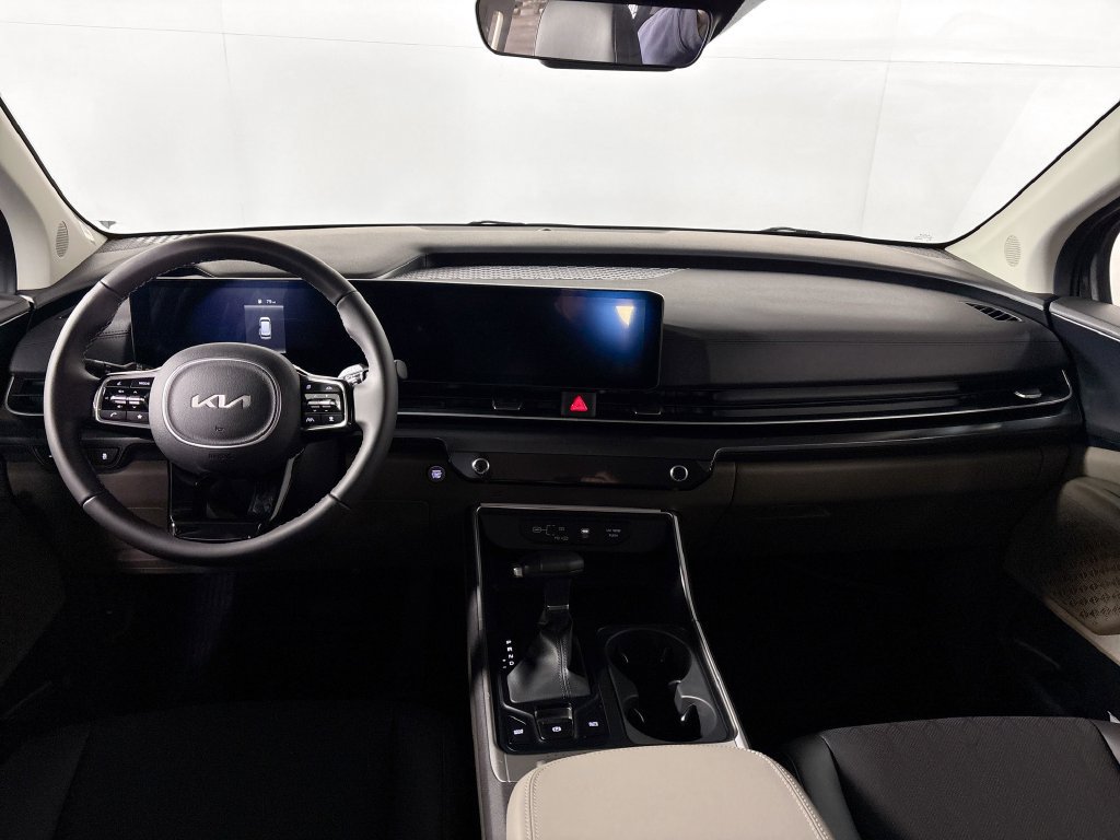 New 2026 Kia Carnival FWD image 12