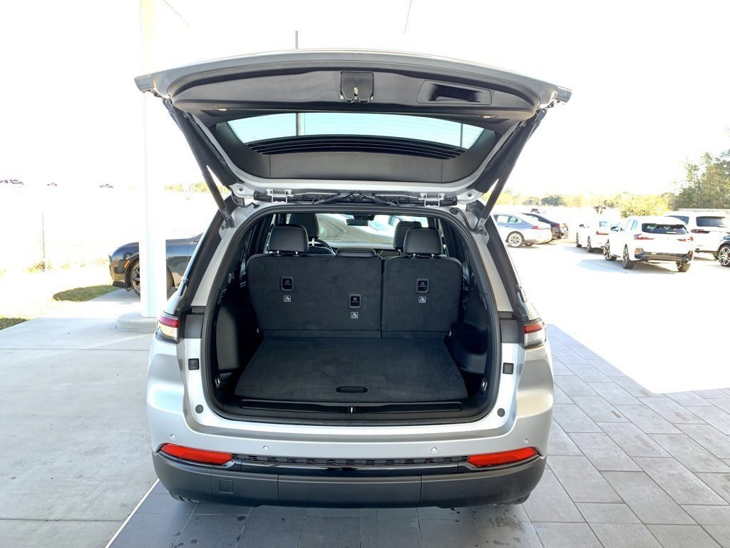 Used 2025 Jeep Grand Cherokee Limited image 23