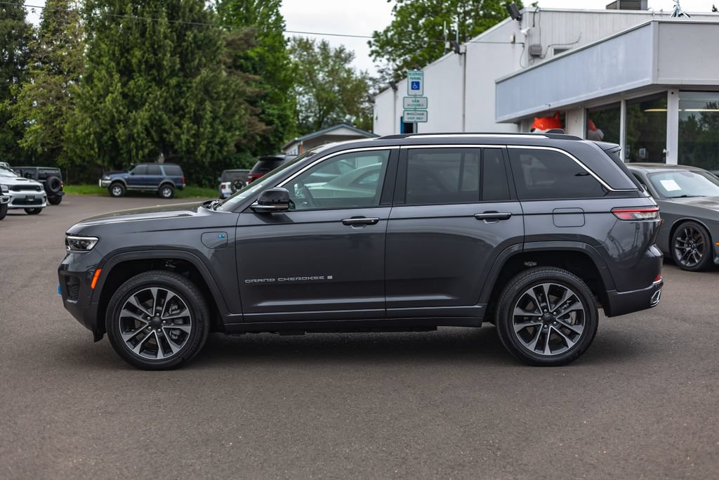 Used 2022 Jeep Grand Cherokee Overland w/ Advanced Protech Group III AWD/4WD image 12
