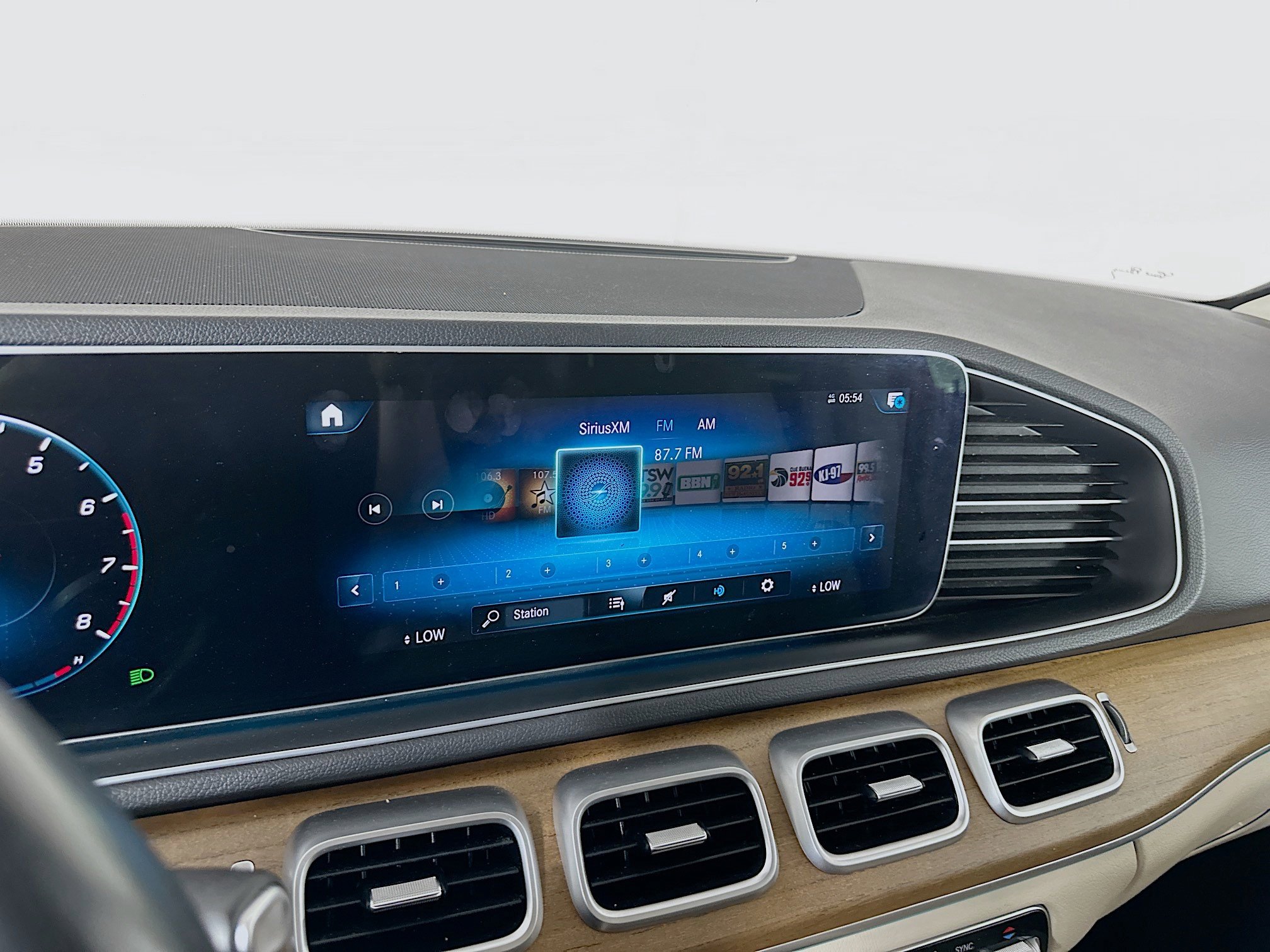 Used 2022 Mercedes-Benz GLE 350 w/ AMG Line Exterior image 19