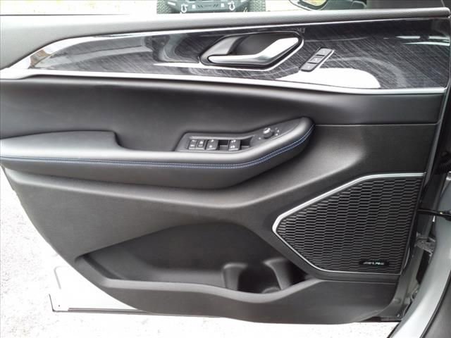 New 2024 Jeep Grand Cherokee Trailhawk w/ Luxury Tech Group III image 20