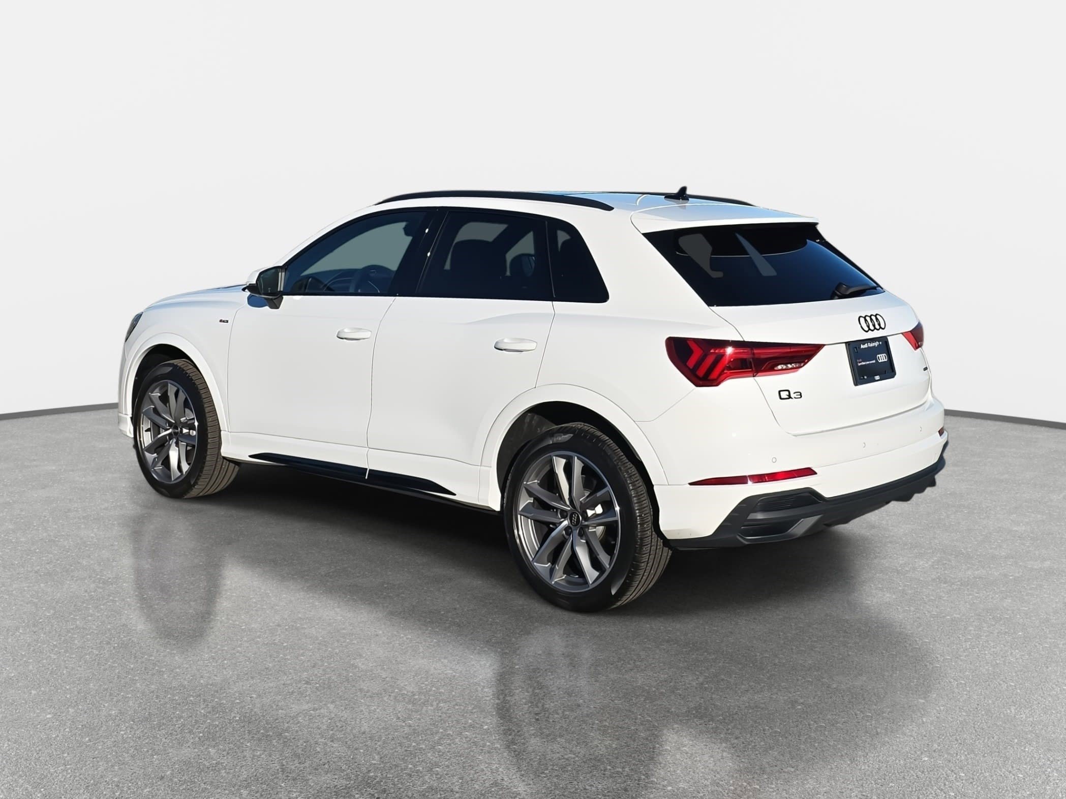 Certified 2023 Audi Q3 2.0T Premium w/ Black Optic Sport Package image 7