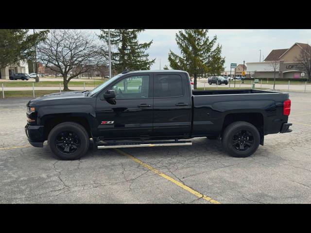 Used 2018 Chevrolet Silverado 1500 LT w/ Midnight Edition AWD/4WD image 31