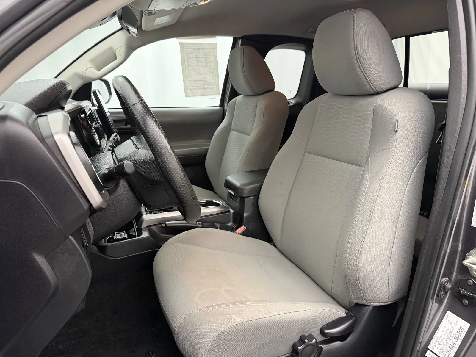 Used 2018 Toyota Tacoma SR5 w/ SR5 Appearance Package (SM) AWD/4WD image 11
