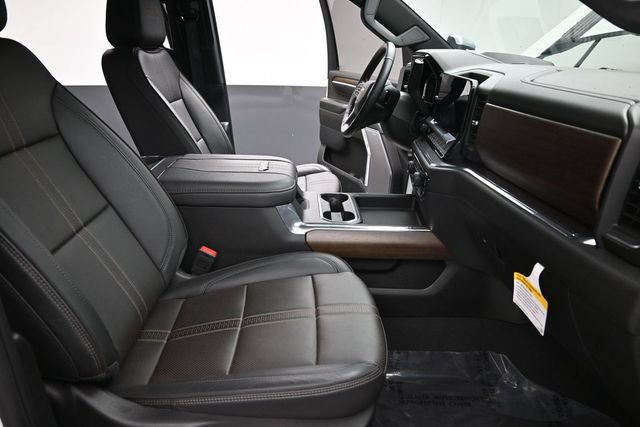 Used 2024 Chevrolet Silverado 2500 High Country w/ High Country Premium Package AWD/4WD image 18