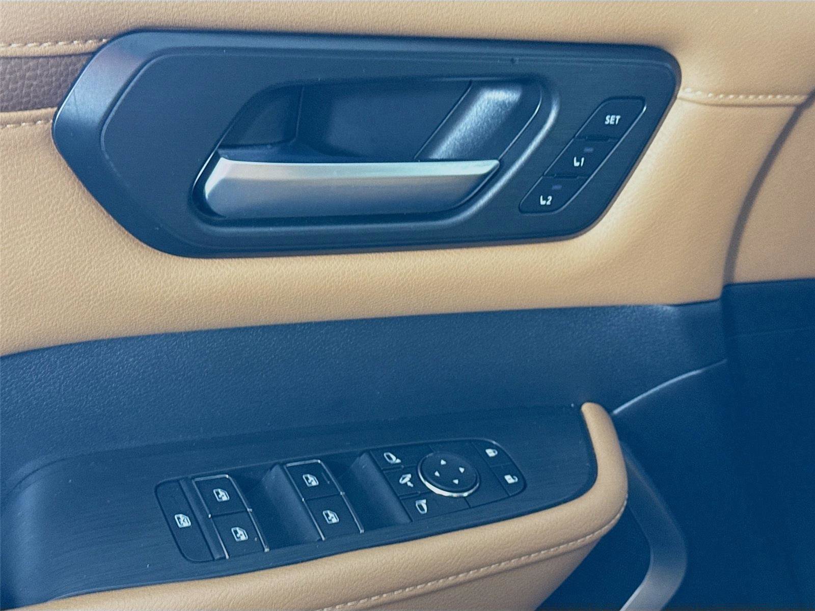 Used 2025 Nissan Armada Platinum Reserve w/ Convenience Package image 12