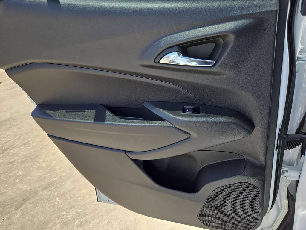 Used 2025 Chevrolet Trax LT w/ LT Convenience Package FWD image 26