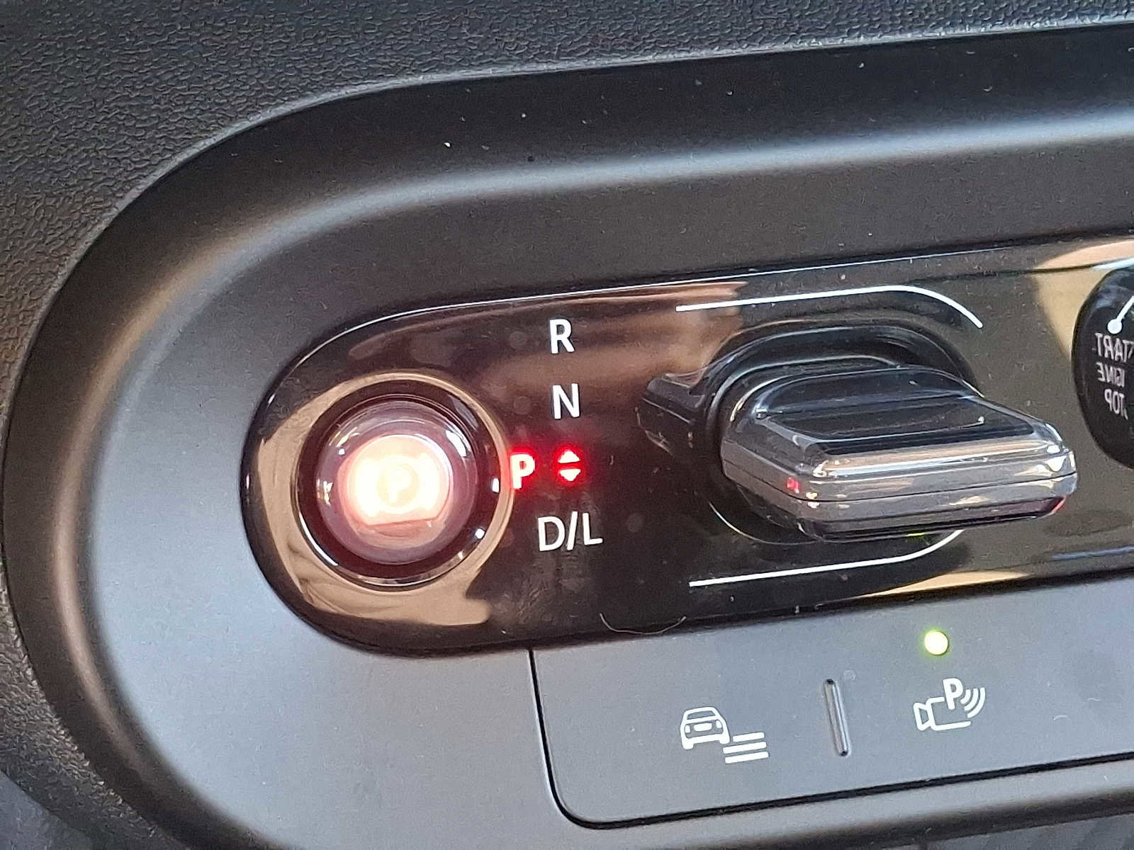 Used 2025 MINI Cooper 4-Door Hardtop image 16