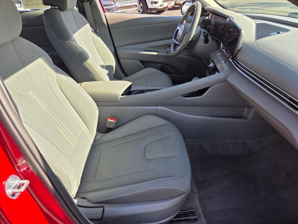 Used 2025 Hyundai Elantra SEL FWD image 20