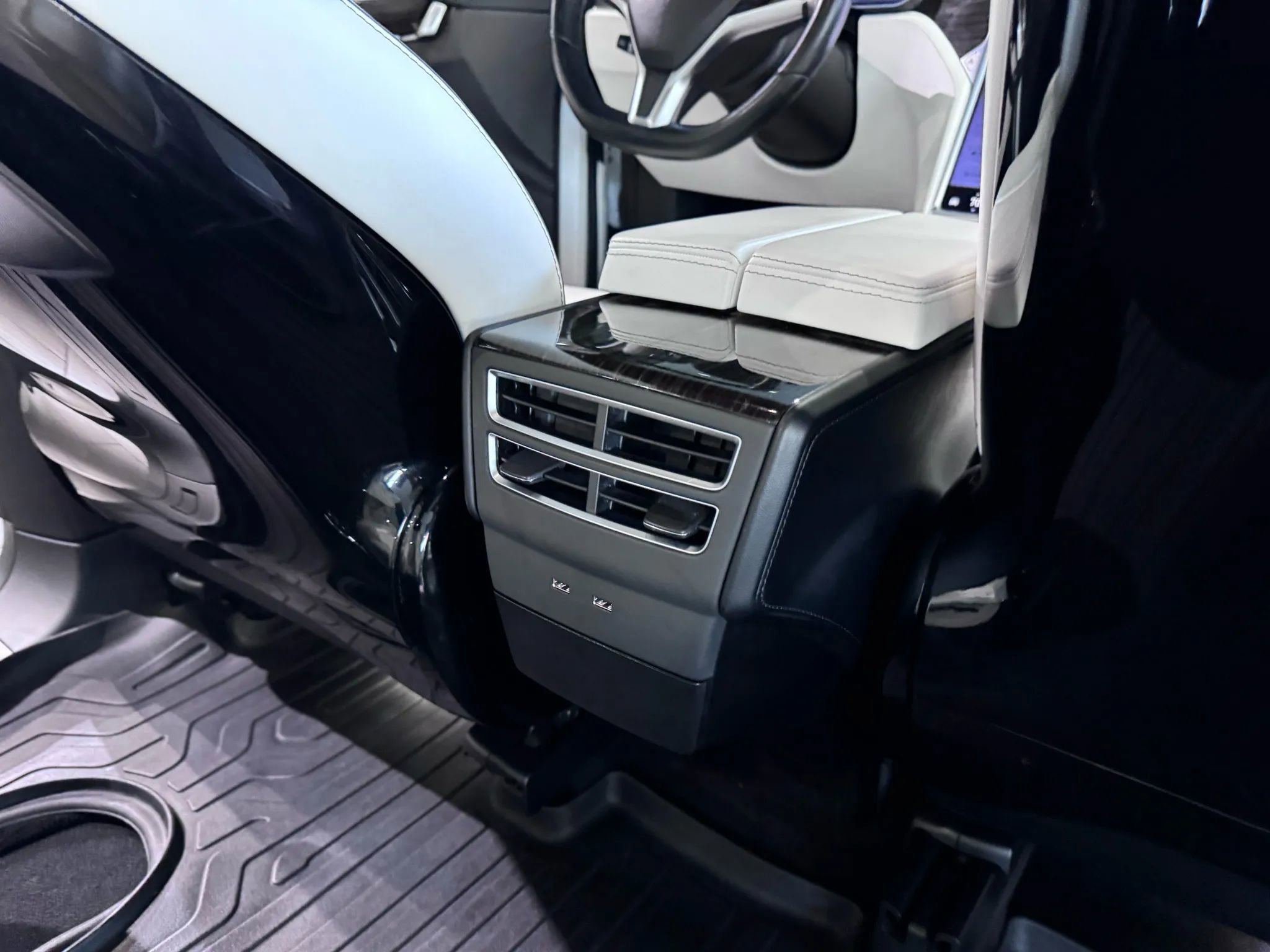 Used 2016 Tesla Model X 90D image 18