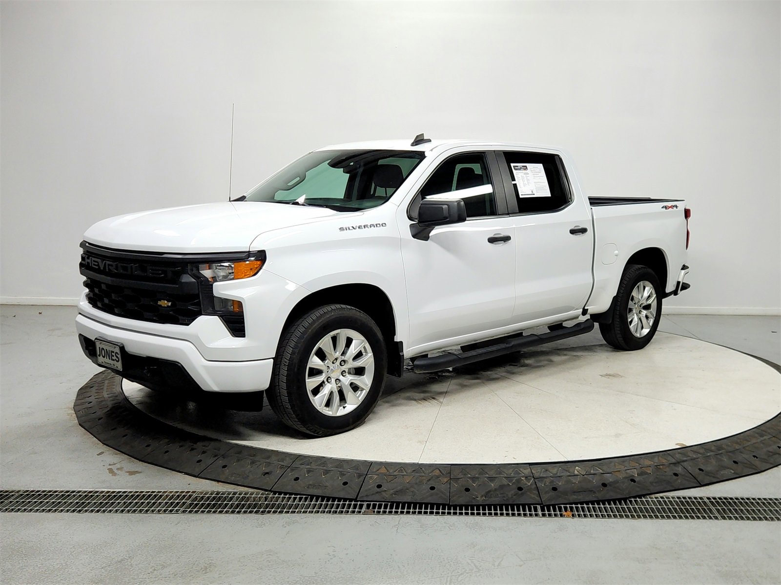 Used 2024 Chevrolet Silverado 1500 Custom image 3