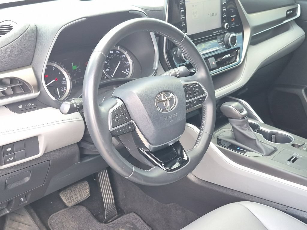 Used 2020 Toyota Highlander XLE FWD image 10