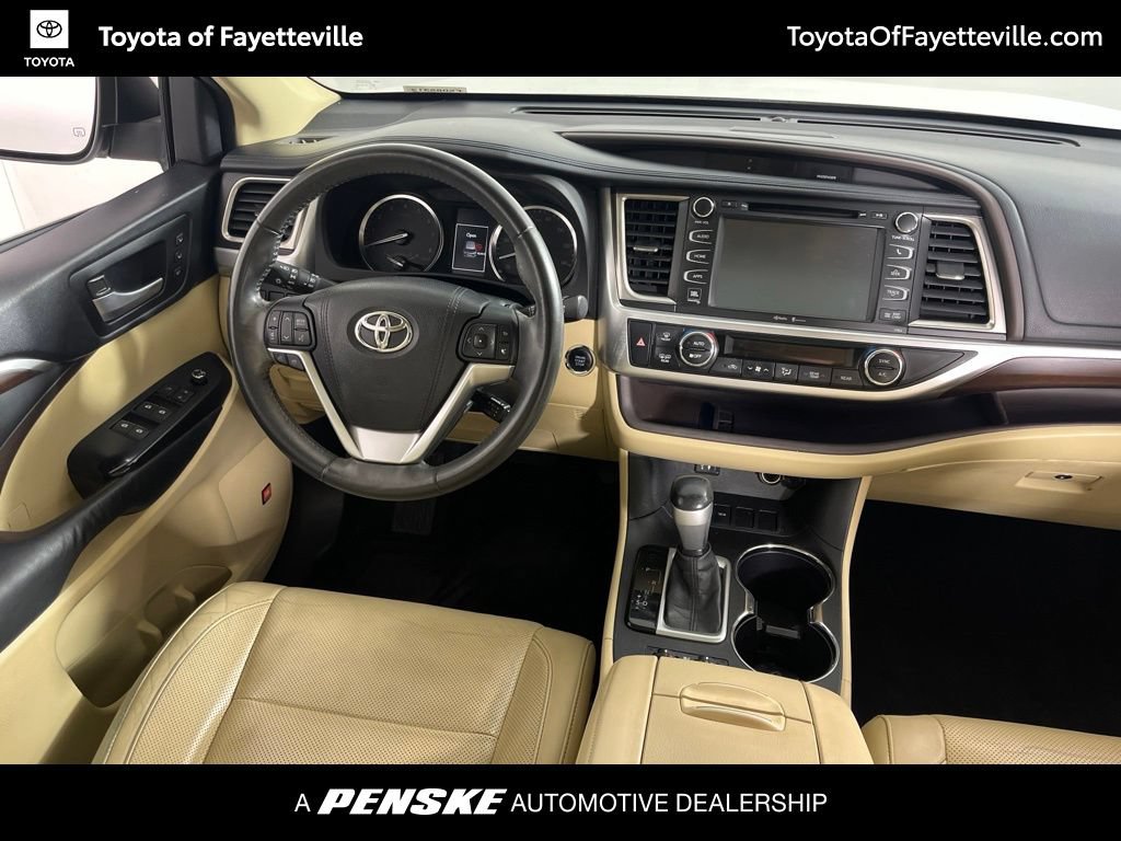 Used 2015 Toyota Highlander Limited FWD image 3