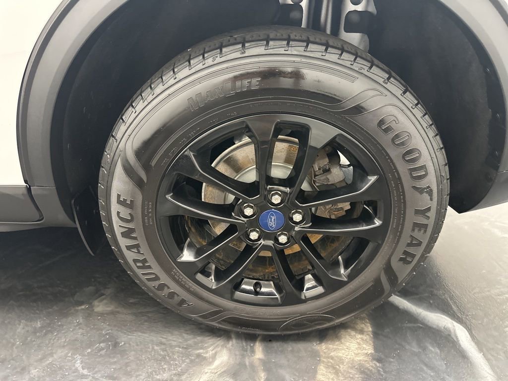 Used 2020 Ford Escape SE Sport image 29