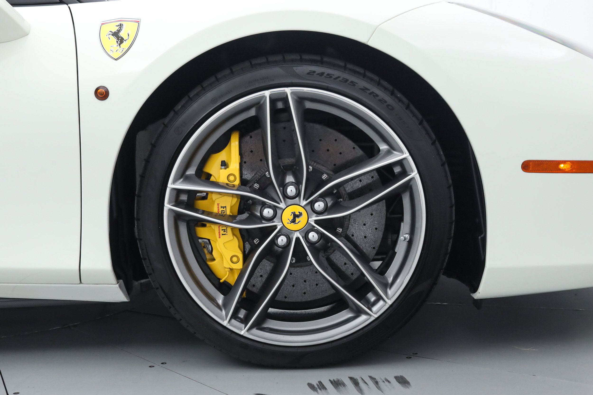 Used 2017 Ferrari 488 GTB RWD image 38