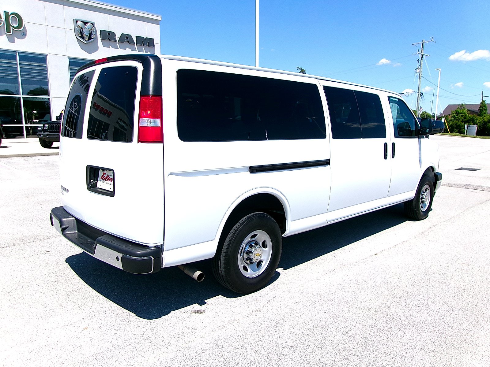 Used 2024 Chevrolet Express 3500 LT w/ LT Preferred Equipment Group RWD image 5