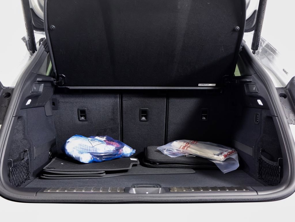 New 2026 Porsche Macan 4 Electric AWD/4WD image 7