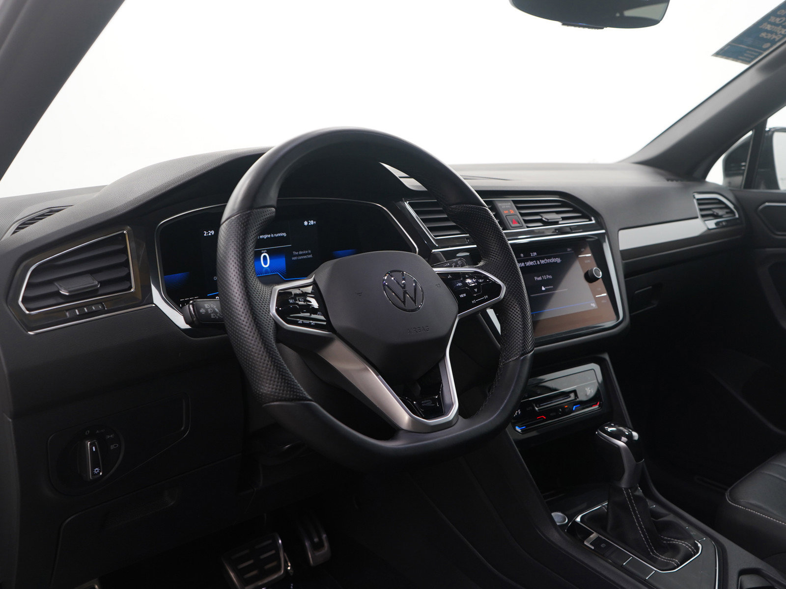 Used 2022 Volkswagen Tiguan SE R-Line image 16