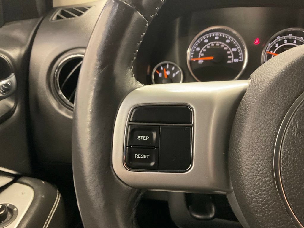 Used 2016 Jeep Compass Latitude AWD/4WD image 15
