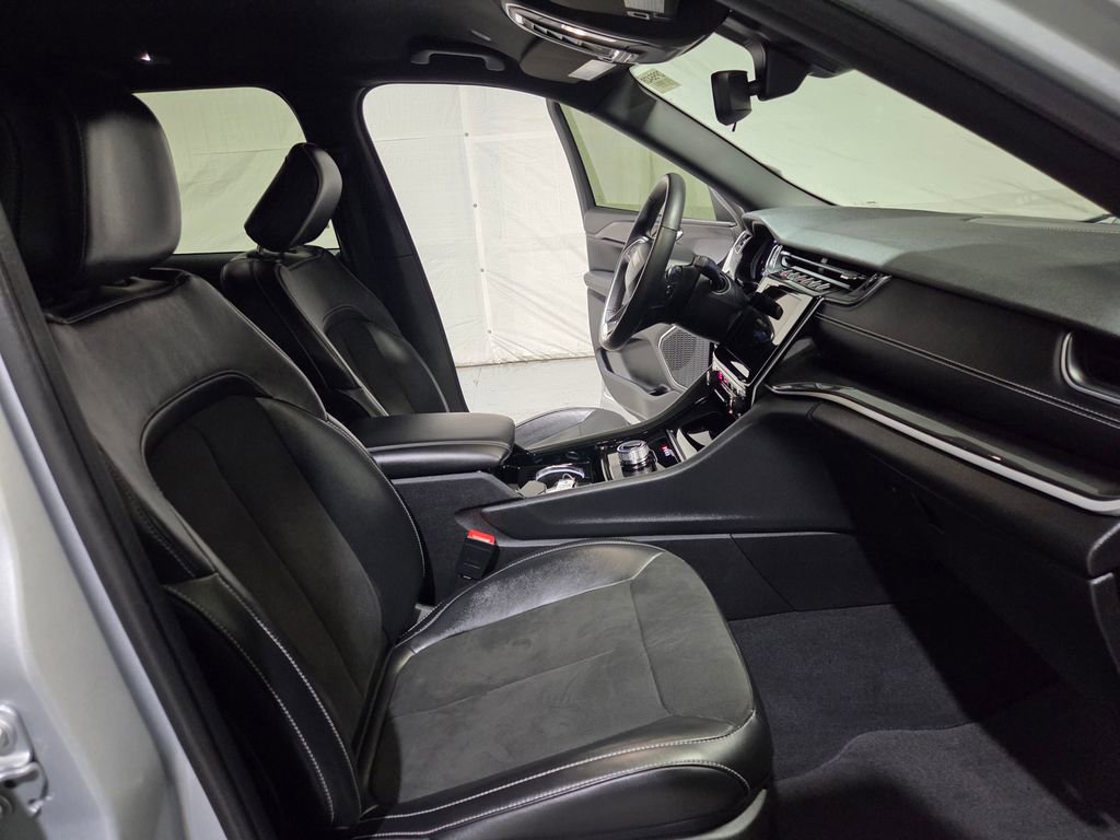 Used 2022 Jeep Grand Cherokee Altitude image 9