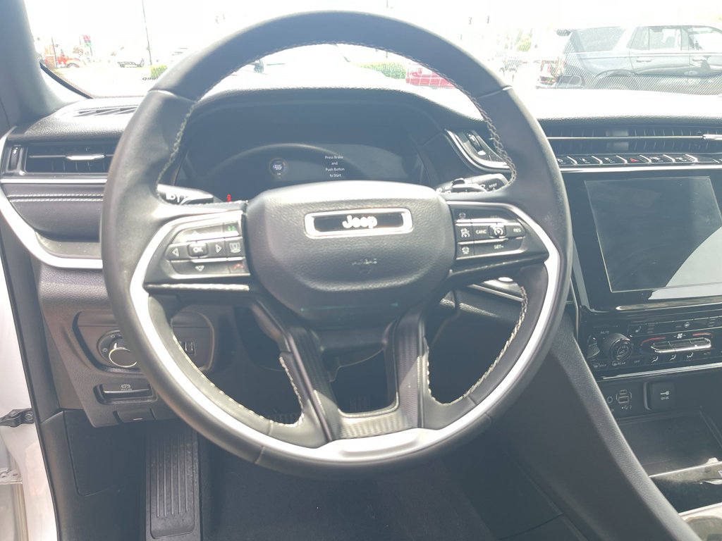 Used 2023 Jeep Grand Cherokee L Laredo AWD/4WD image 17