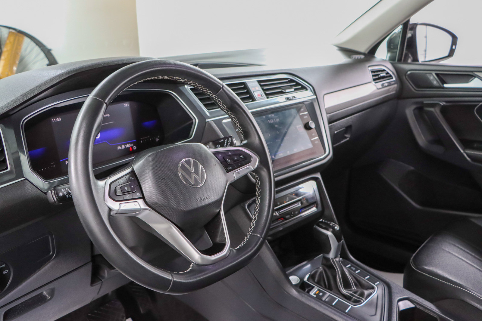 Used 2023 Volkswagen Tiguan SE FWD image 22