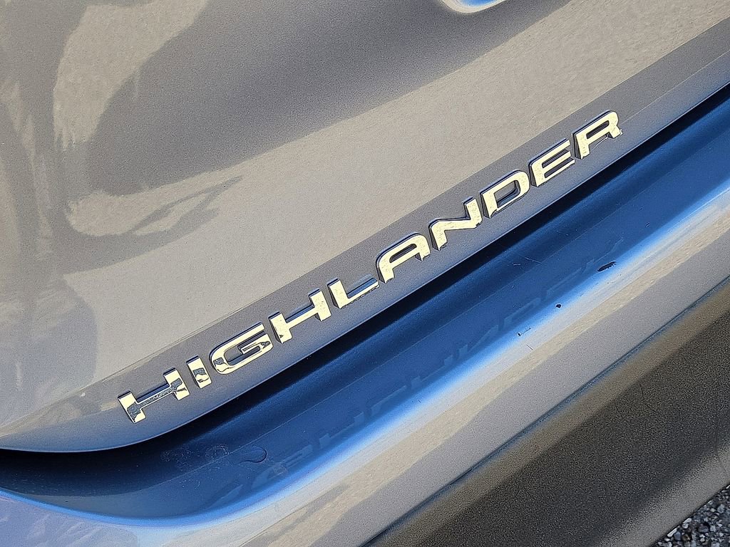 Used 2022 Toyota Highlander XLE image 11